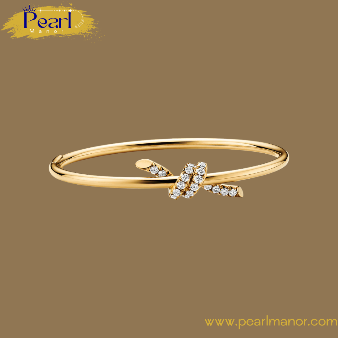 Wire Bangle in Yellow Gold with Diamonds